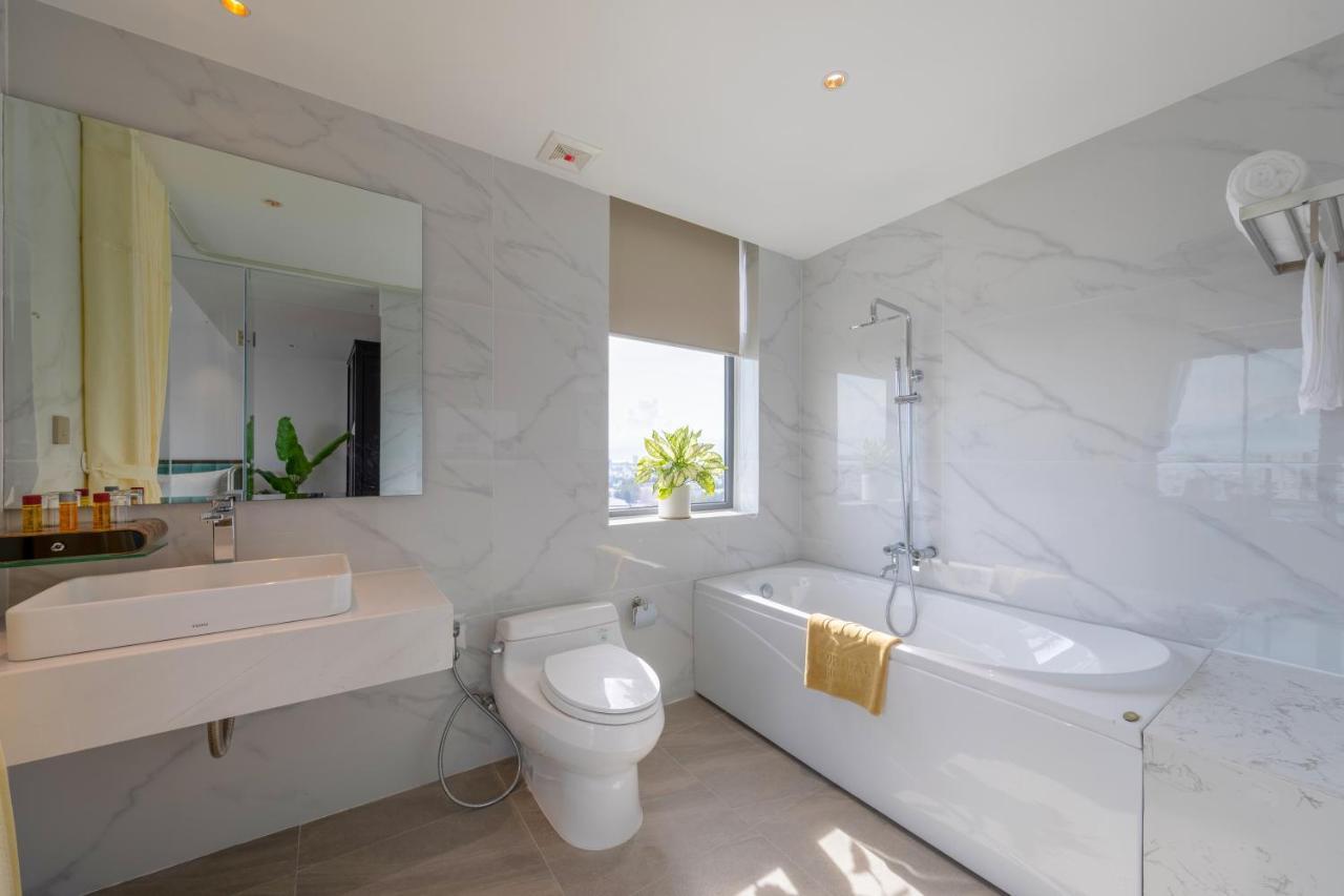 Cordial Grand Hotel Da Nang Beach - Infinity Rooftop Pool Bagian luar foto